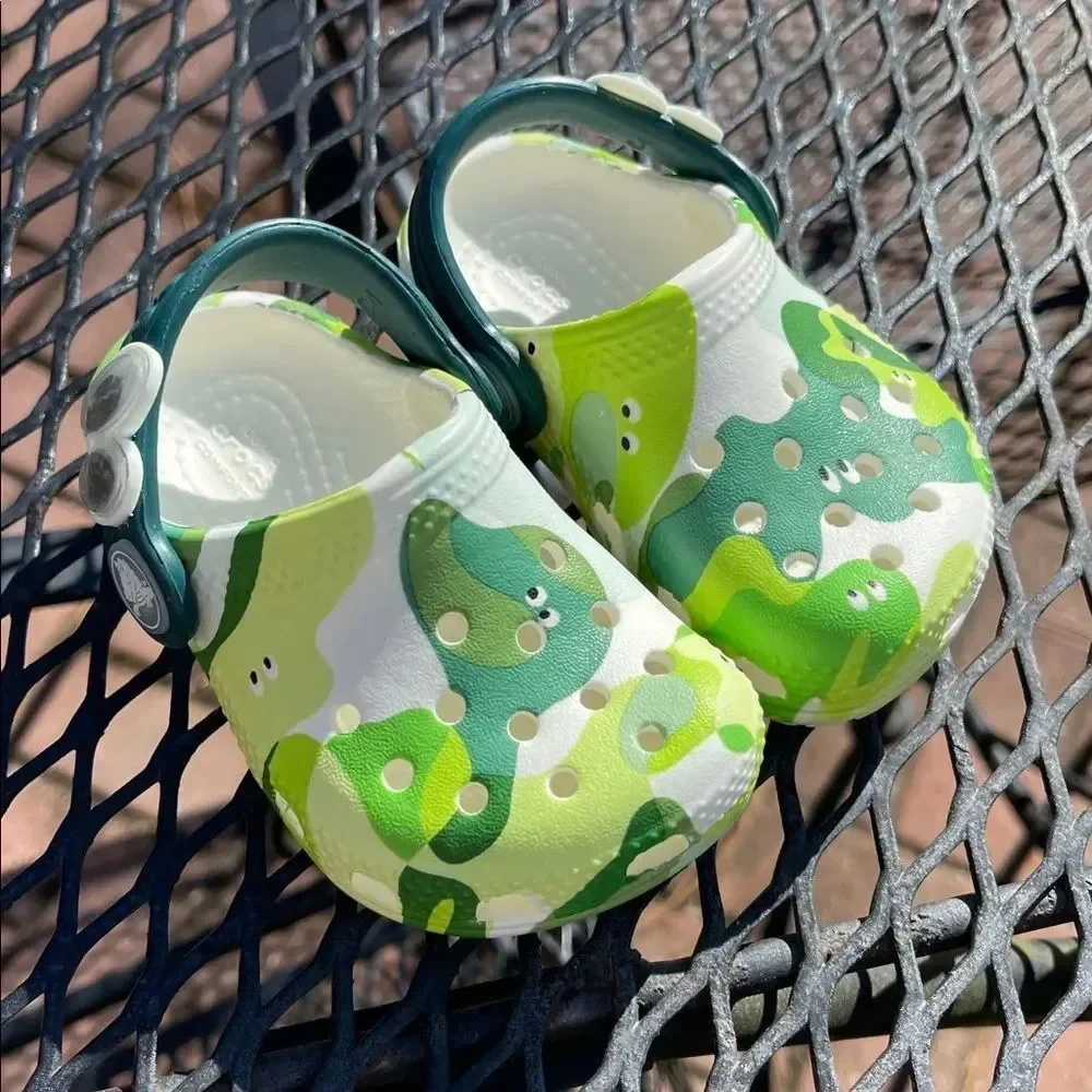 KIDS' CROCS TODDLER CLASSIC GLOW SLIME MONSTER CLOG Size 4 C